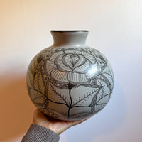 Gris round vase