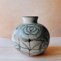 Gris round vase