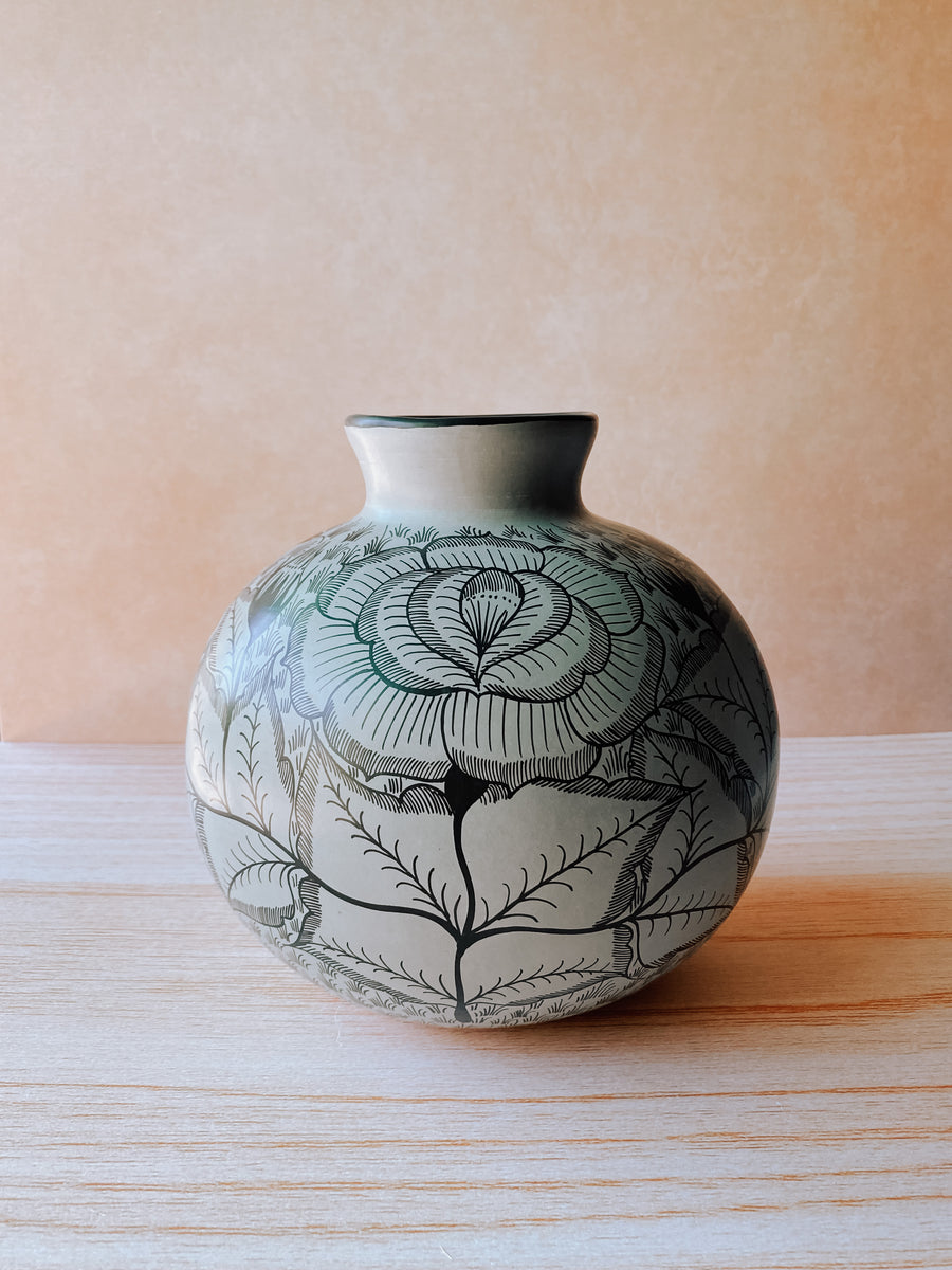 Gris round vase